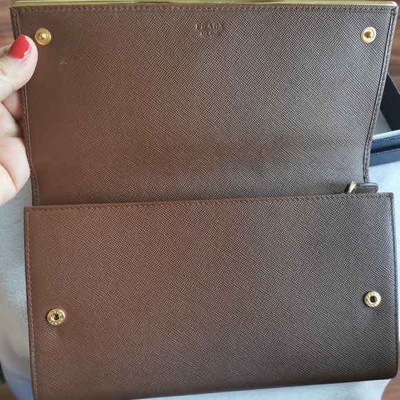 prada clutch - Picture 4 of 7
